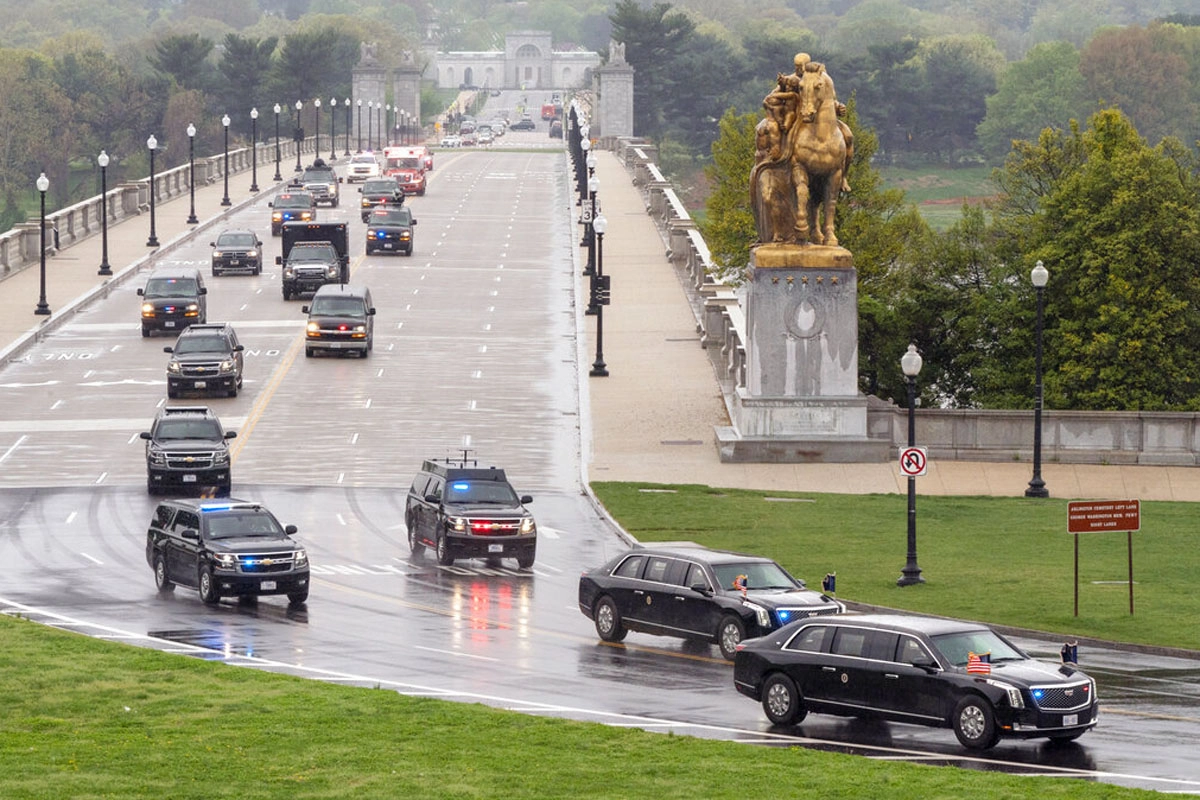 Donald Trump shows off what the Washington statues look like which he ordered to be covered in gold leaf
