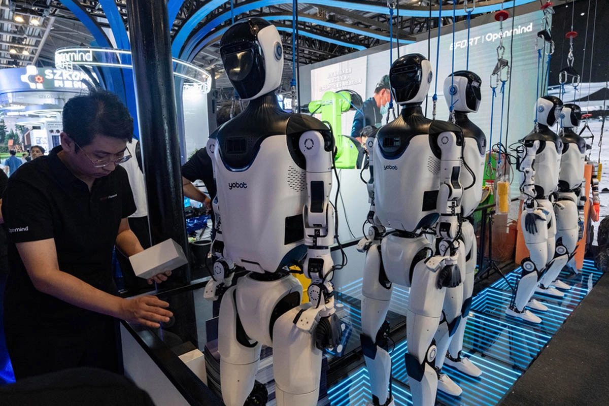 The US bans imports of Chinese robots considering them a threat to national security