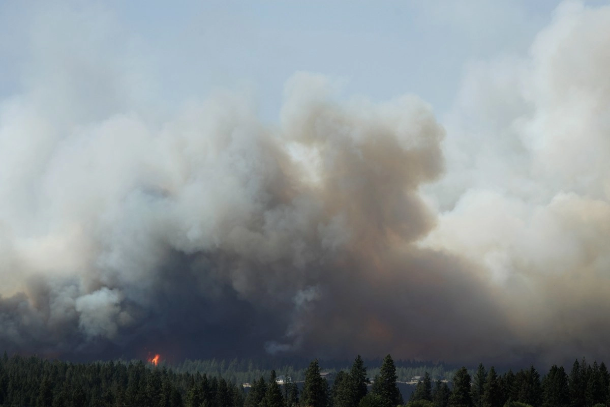 Spokane wildfire forces evacuations threatens nearly 4000 structures in Washington