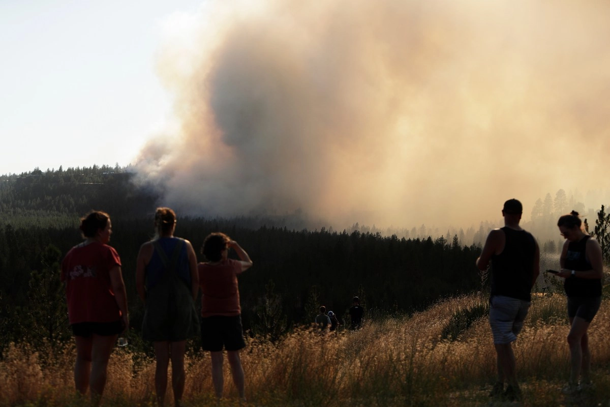 More than 65000 evacuated and 700 homes devastated by serious fires in the northwest of the United States