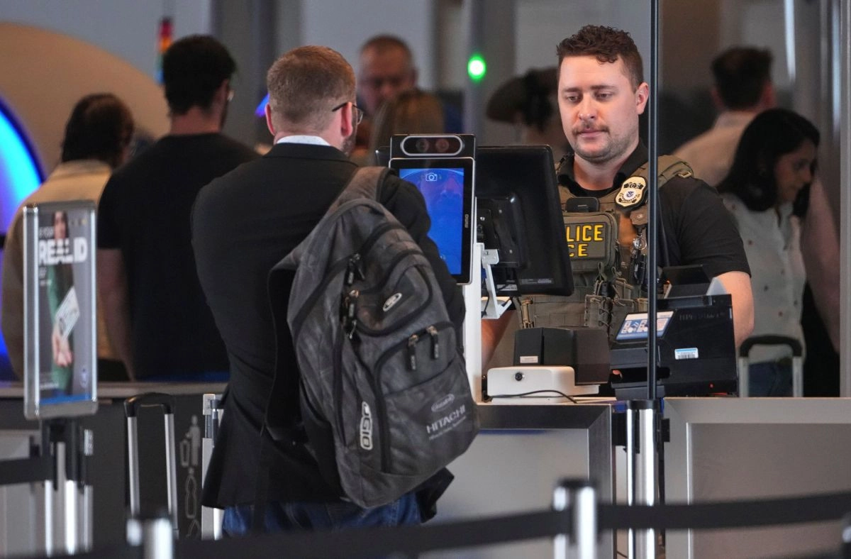 ICE intensifies arrests at airports up to 40 immigrants detained per day