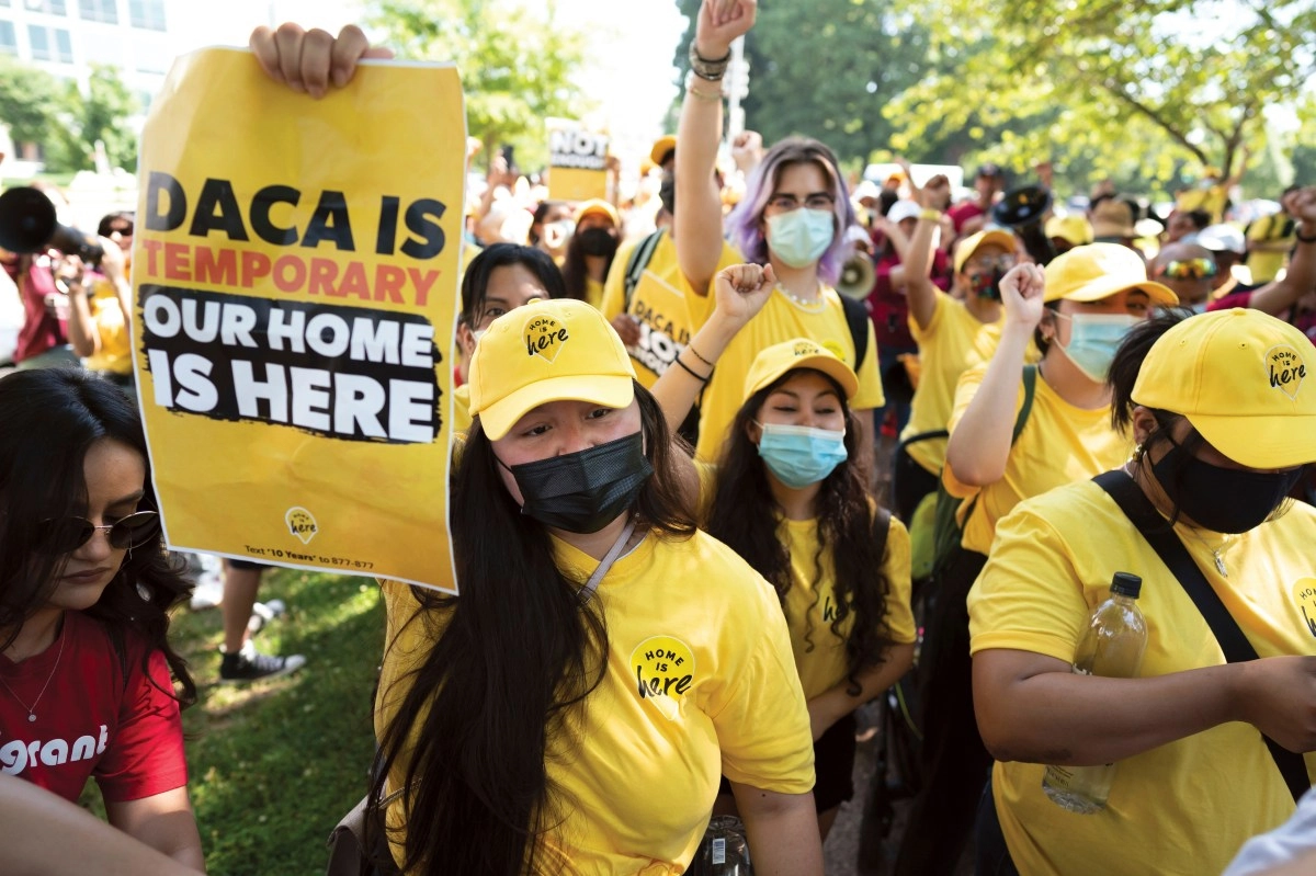 Activists demand the return of a deported Mexican woman despite having DACA protection