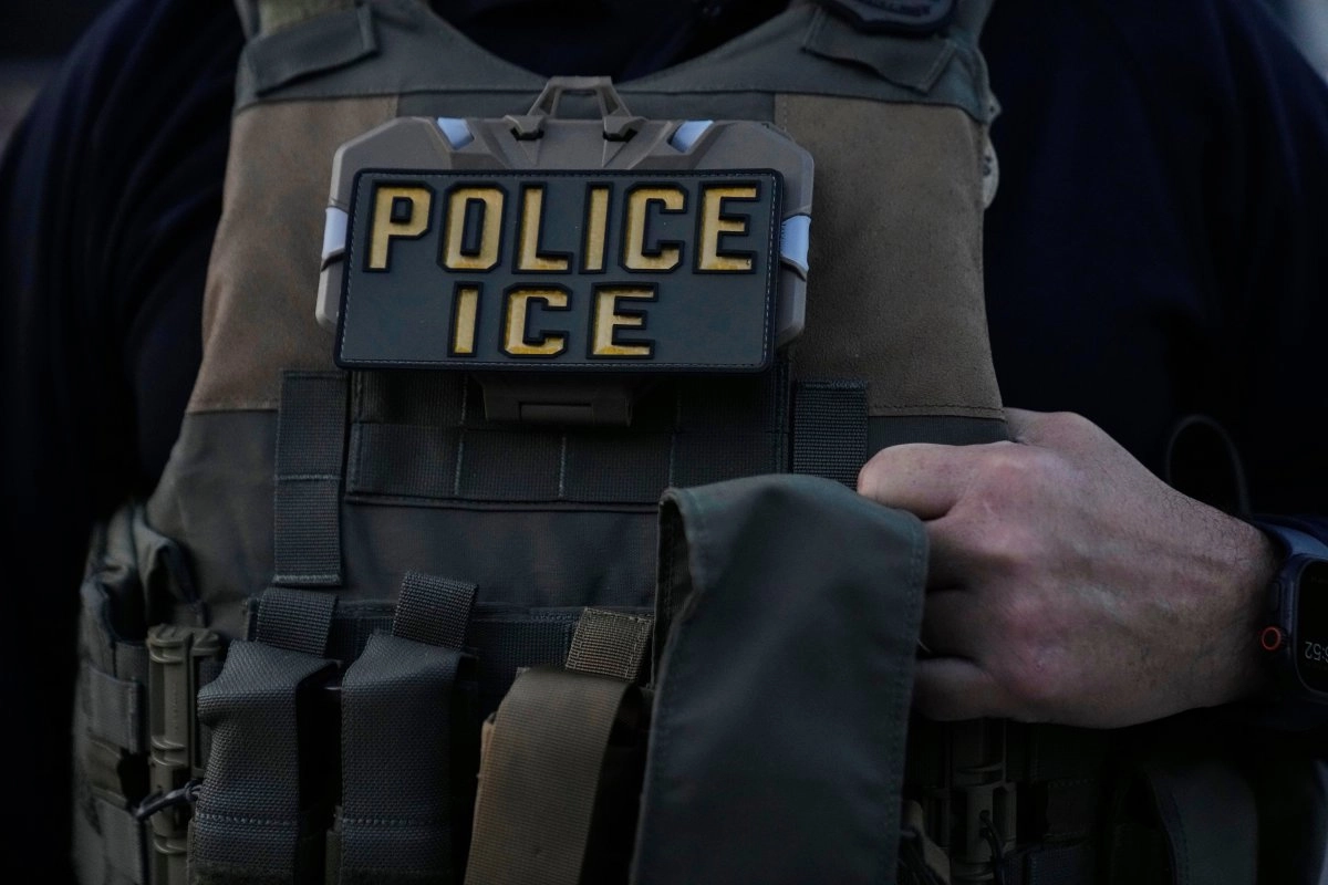 Chicago Police officer arrested for visa expiration returns to duty