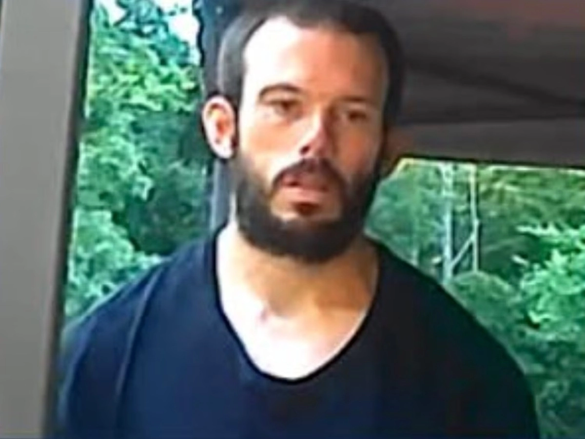 Man arrested accused of killing his father and setting a fire to hide the crime in New York