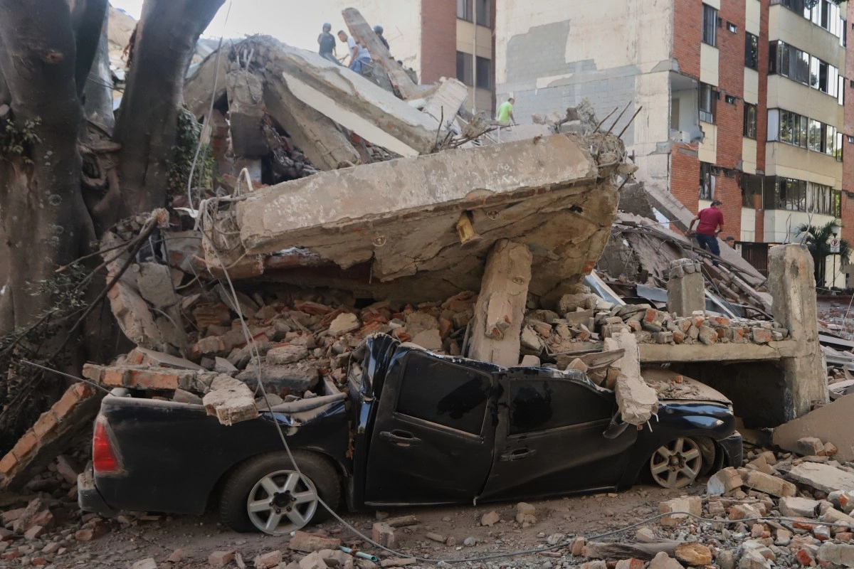 74 earthquake shakes Colombia shocking images of the destruction