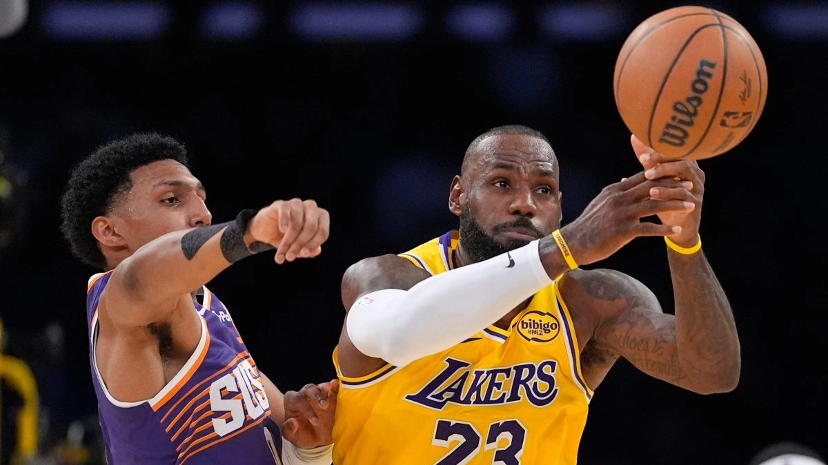 LeBron James sacrifices scoring record to give victory to Lakers against Raptors
