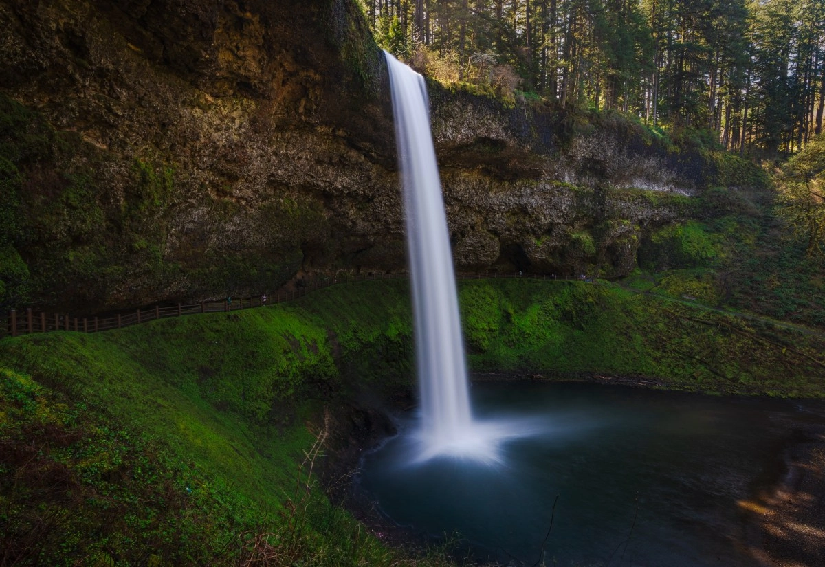 Tourist dies after falling from a waterfall in Oregon after entering a closed area to take photos