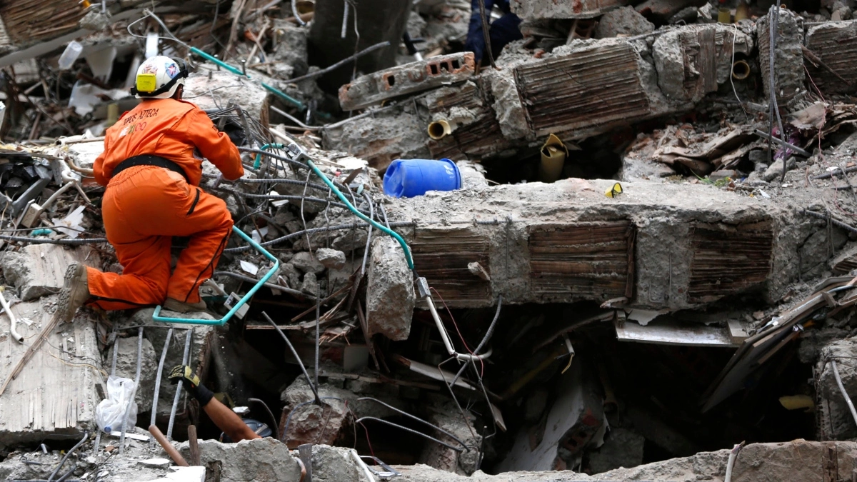 Earthquake in Colombia hours are running out to find trapped people alive