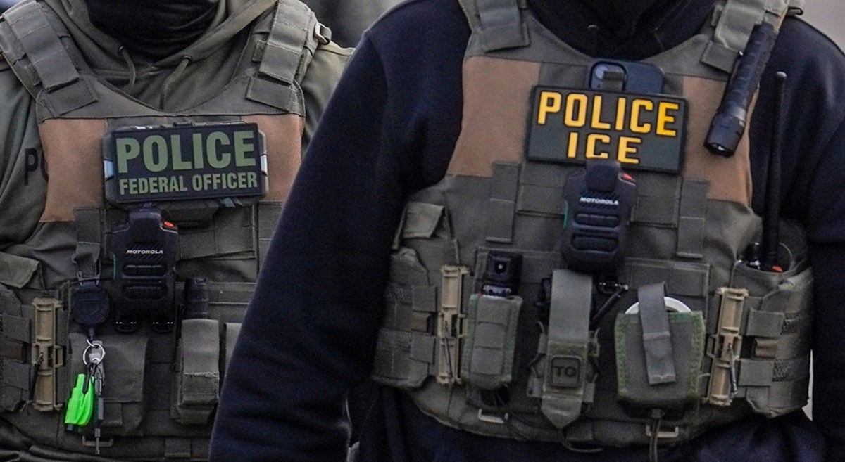 VIDEO: This is how the electric shock gloves that ICE wants to use against immigrants work