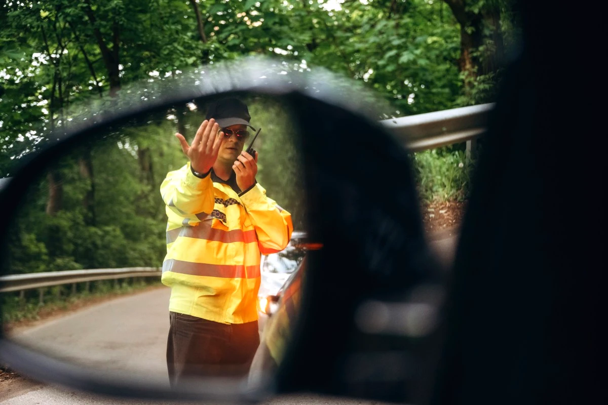 does a traffic officer compel you to put the glove box in your car what is stated in us laws