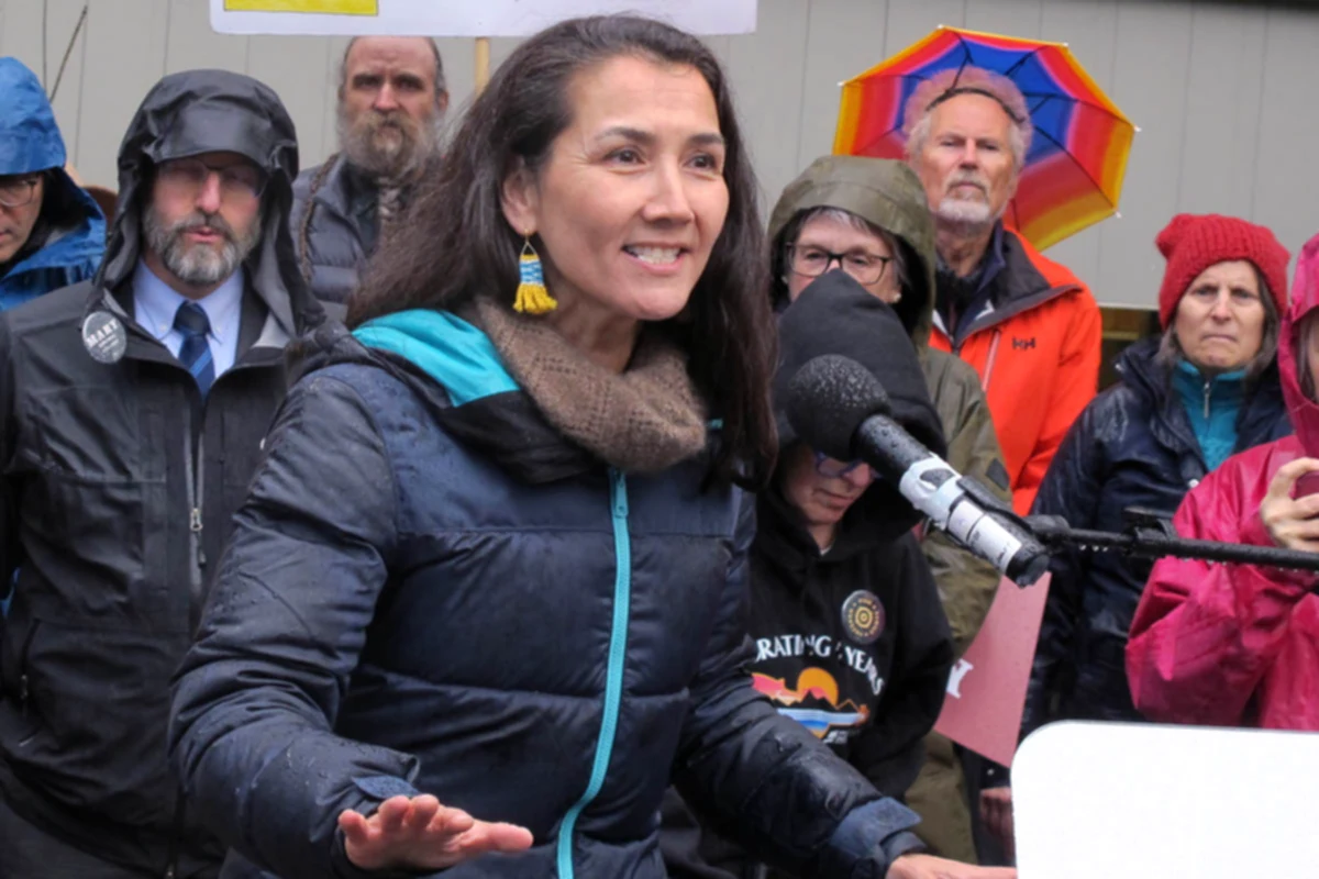 Kamala Harris ' "endorsement" for his election is vehemently rejected by a Democratic Senate member.