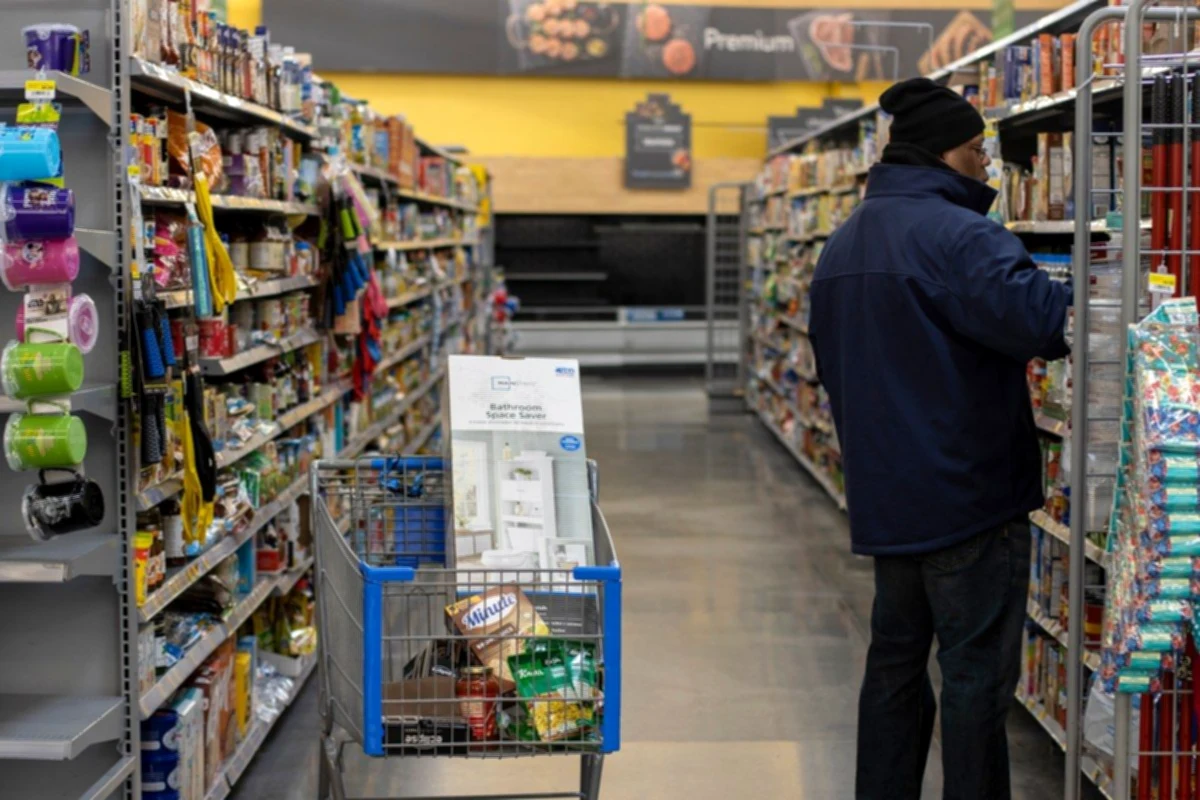 Oil prices rise above$ 4, which has impacted US consumer confidence.