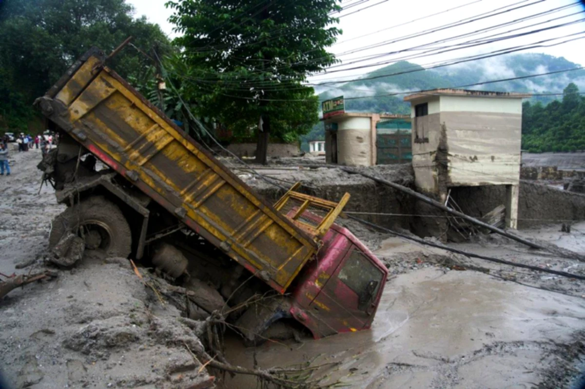 Nepal confirms that after a catastrophic landslide, there have been more than 350 confirmed deaths and 900 unexplained v