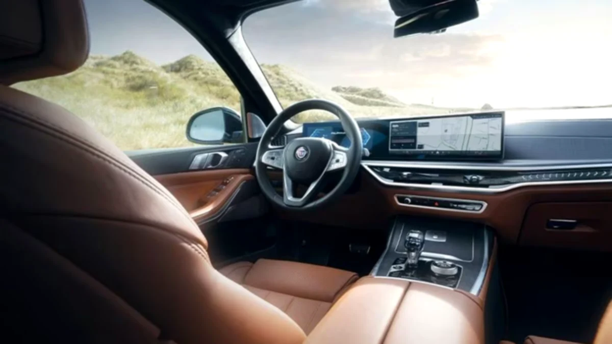 Mercedes wants to gamble everything on the words and say goodbye to the buttons.