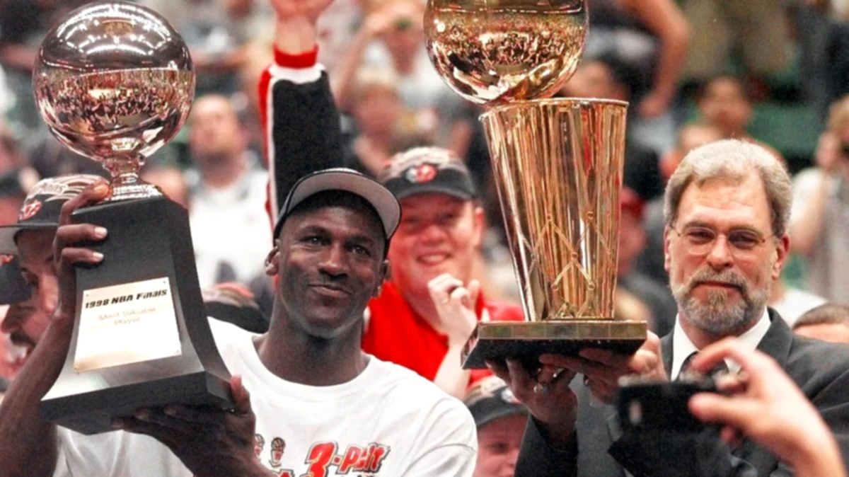 A Michael Jordan T-shirt might be sold for$ 10 million.
