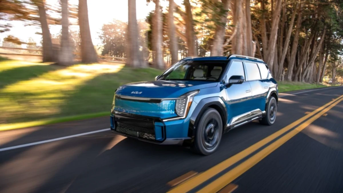 Warning for Kia EV9: Failure can compromise the front airbag