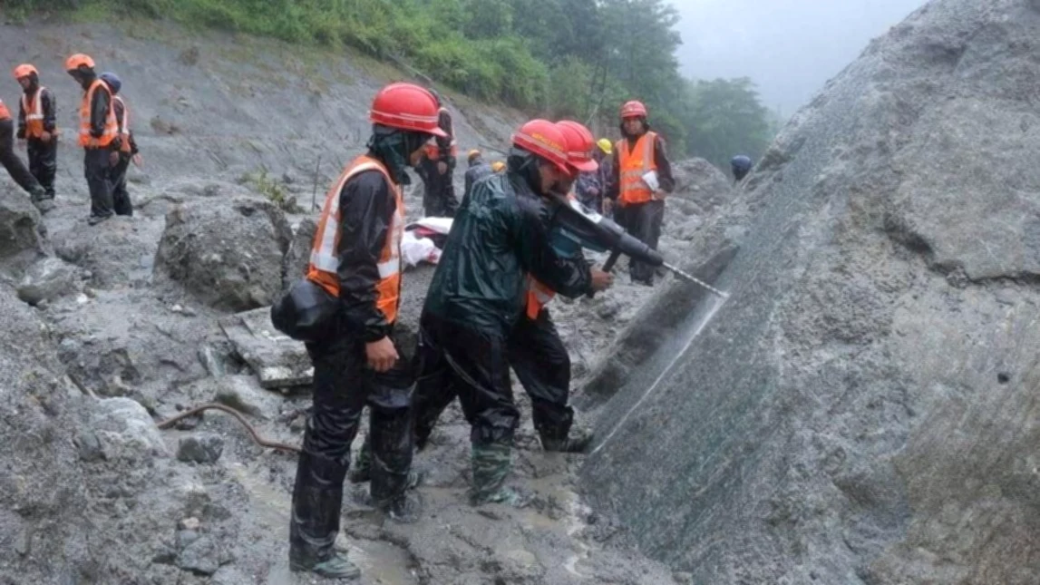 More than 900 electricity workers are reportedly trapped in caverns after the deluge in Nepal.