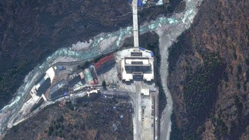 How did the boundary between Nepal and China look in the last moments before flooding destroyed it?