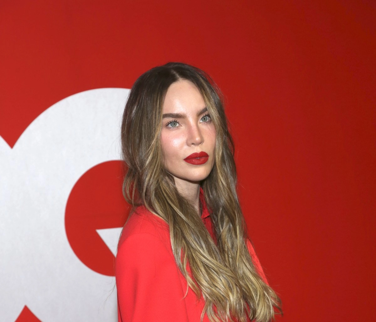 Belinda excites fans by sharing a preview of the ldquoHeterocromiardquo video