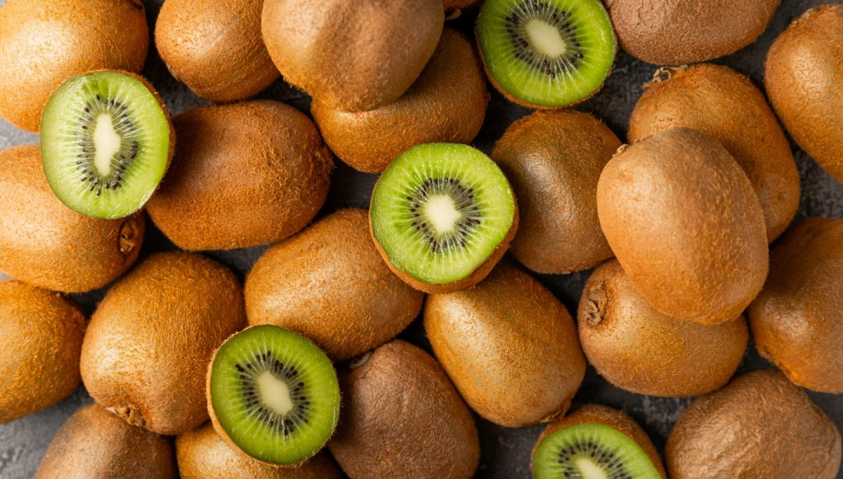 Exotic and protective kiwi increases vitamin C in the skin