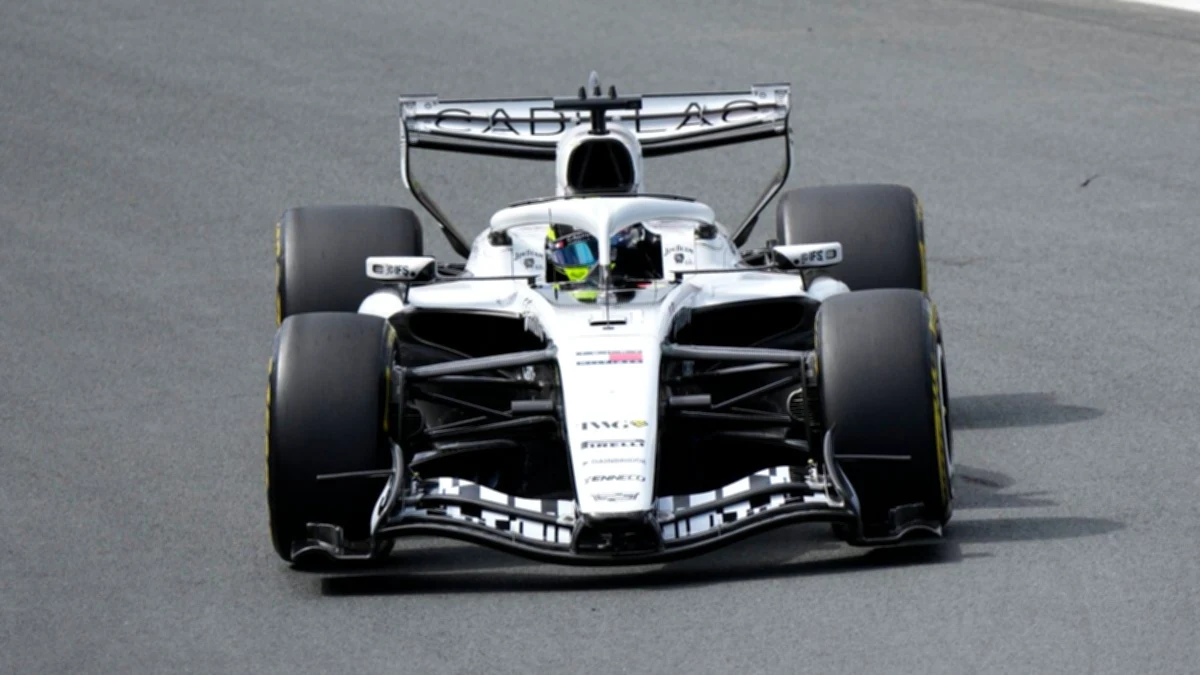 Another negative day in Formula 1 is explained by Checo Pérez:" It was challenging, we lost a lot of time in the right. 