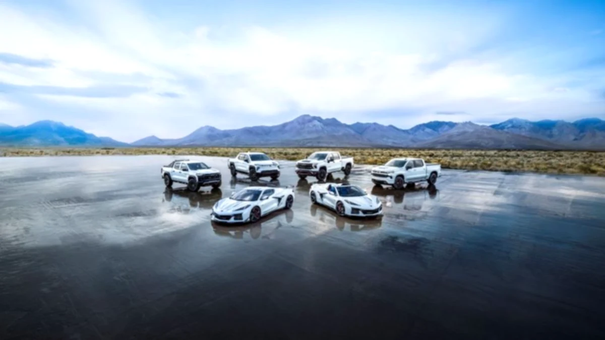 Why are Americans exceedingly putting off changing cars?