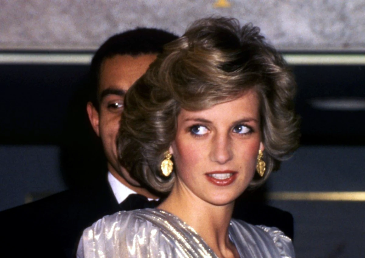 The classic" Vengeance Dress" by Princess Diana will be auctioned in London.