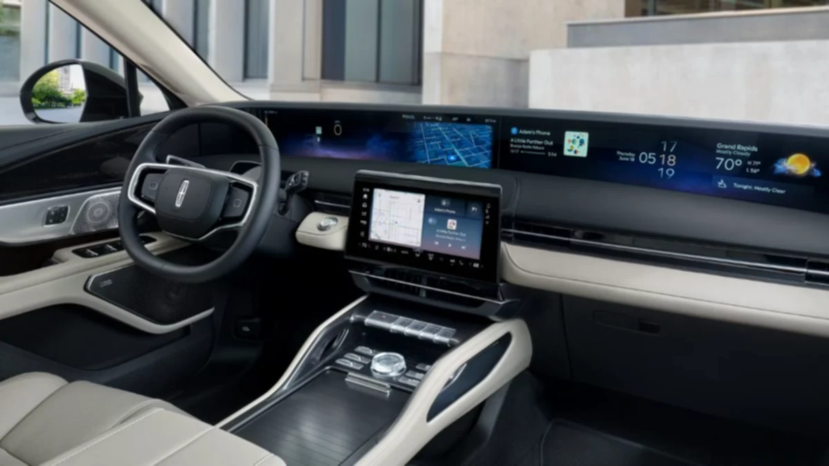 Does the car's air conditioning emit dust?