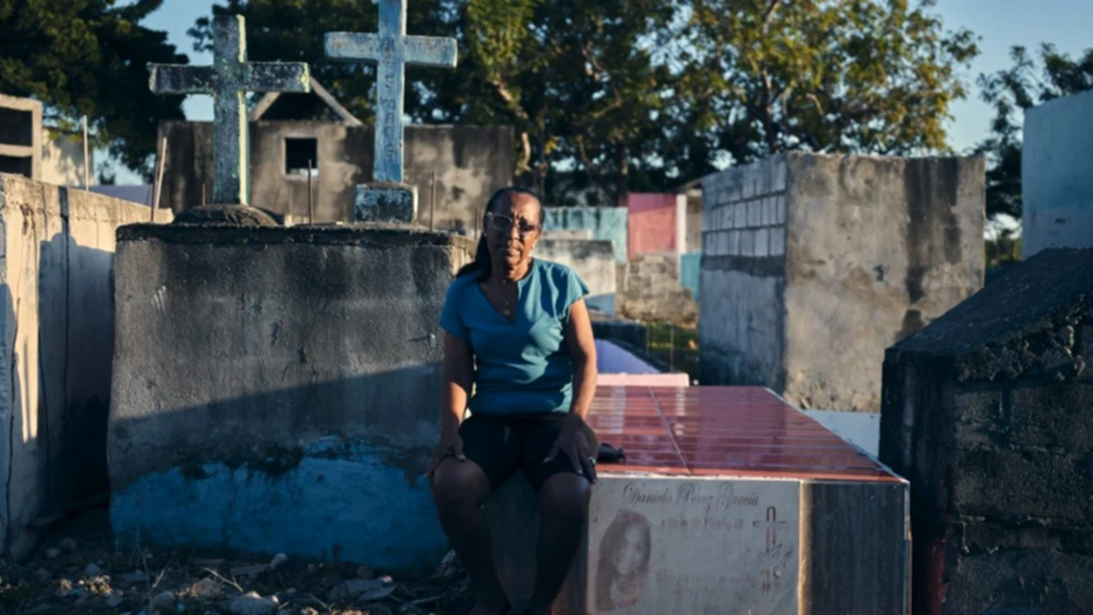 A fatal crash, the emerging football star, and the dealer