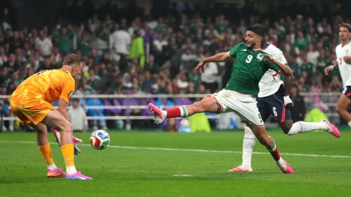 Raúl Jiménez gets injured before Rafa Marquez call