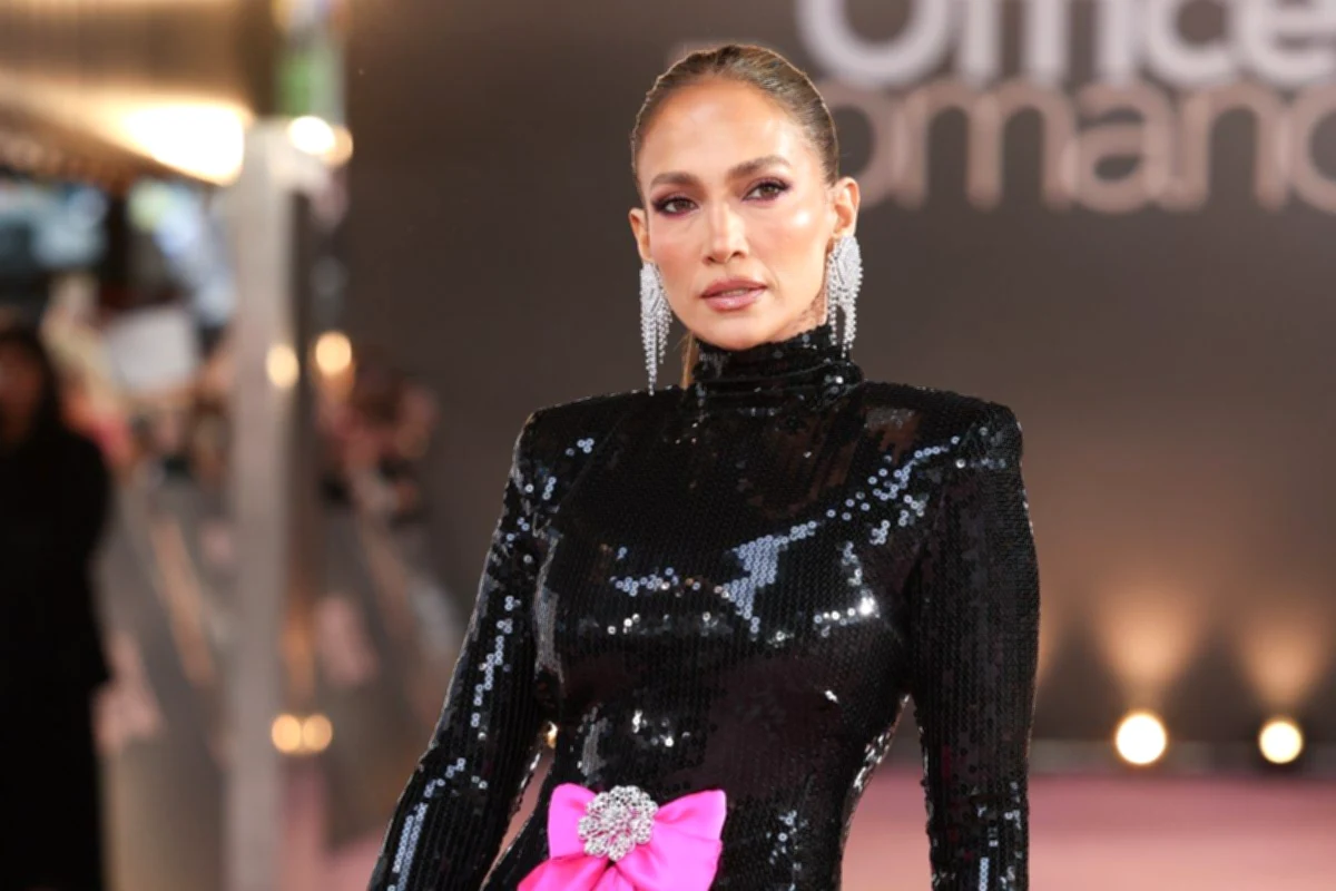 Jennifer Lopez presumes the charm of her new mansion in Hidden Hills