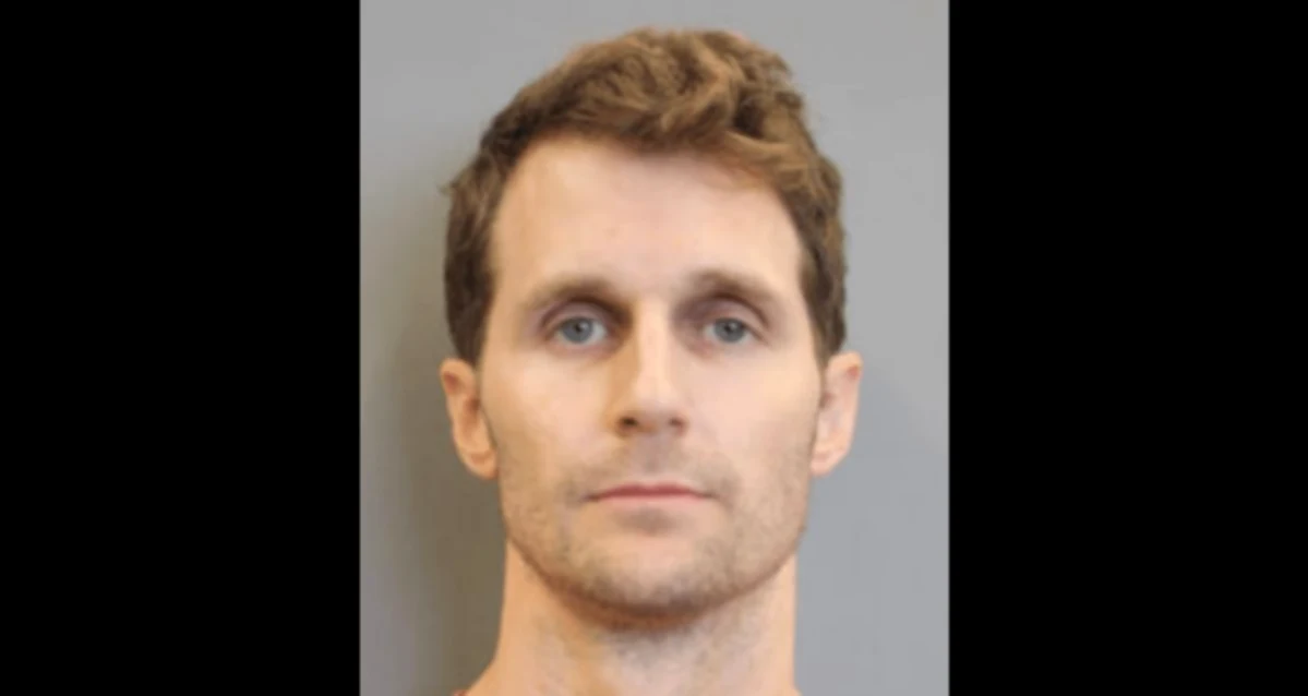 He is accused of killing his partner, who is now in Italy, and has fled to Italy.