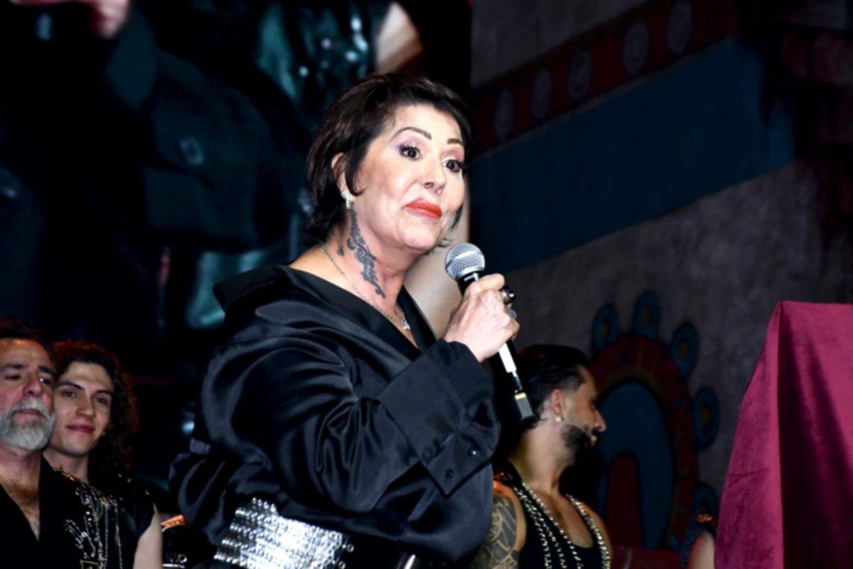 Alejandra Guzmán files a lawsuit against a doctor who treated her after her harm in full force and glory.