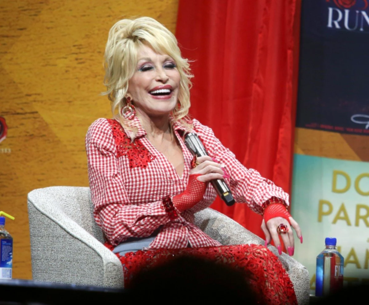 Dolly Parton would have traveled in secret for an experimental cancer treatment