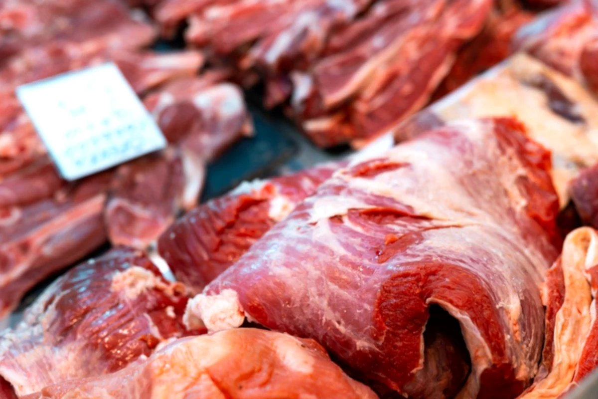 More than 160, 000 lbs of uncooked foods are taken off the market because it is "insecure for usage. "