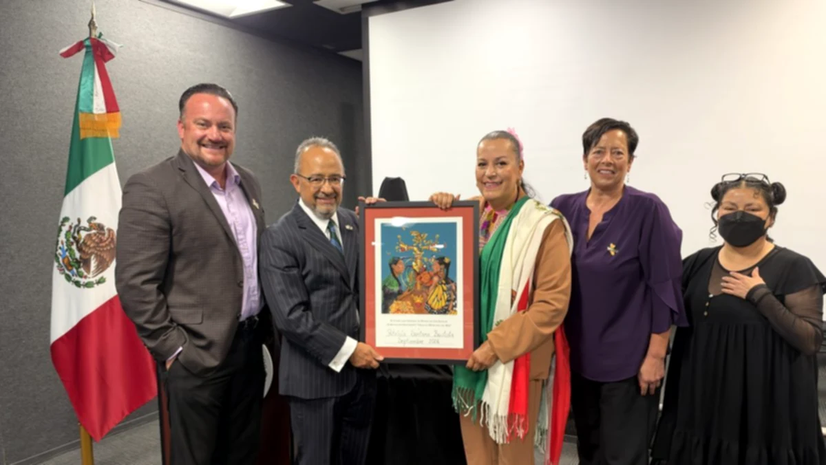 The Consulate of Mexico recognizes Patricia Santana's "love job. "