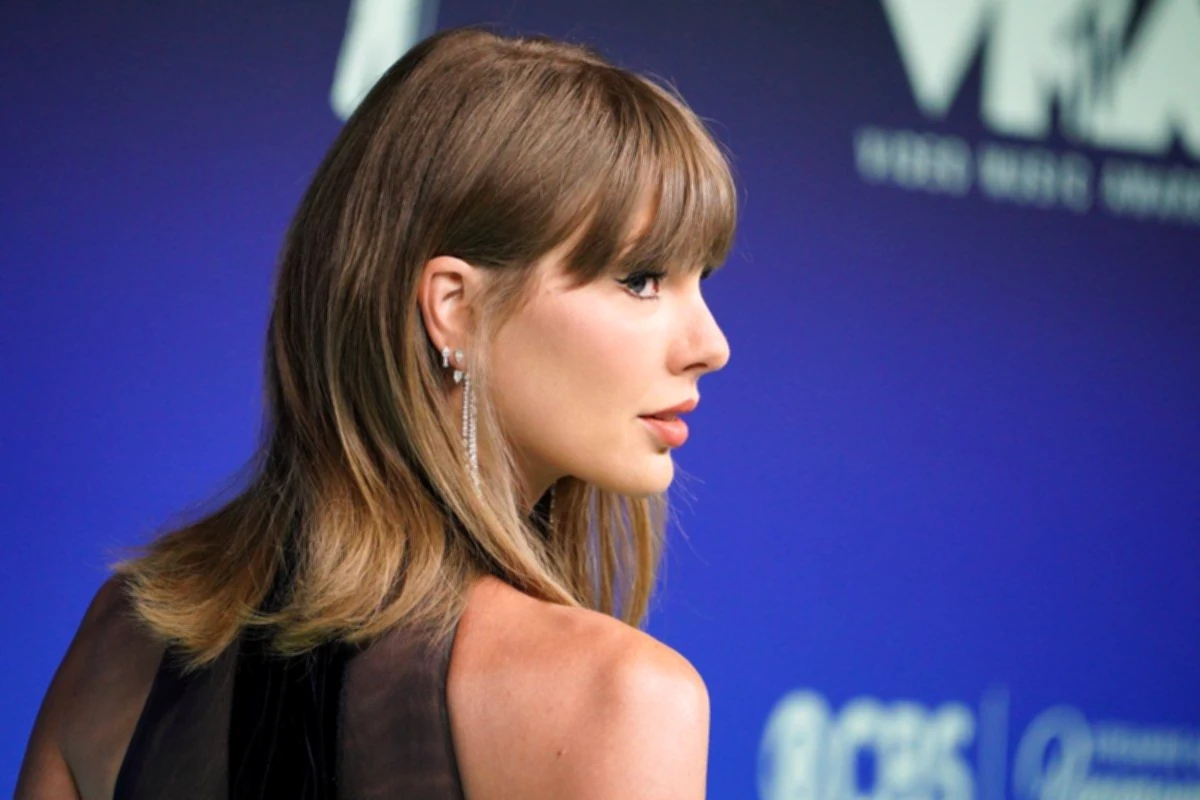 These are the best garments to wear on the red carpet for the MTV VMAs in 2026!