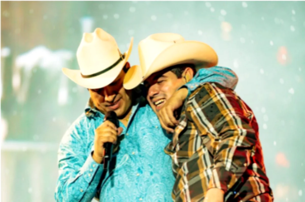 At the Jalisco Stadium, Julión lvarez and Alfredo Olivas make past for an incredible day in Guadalajara.