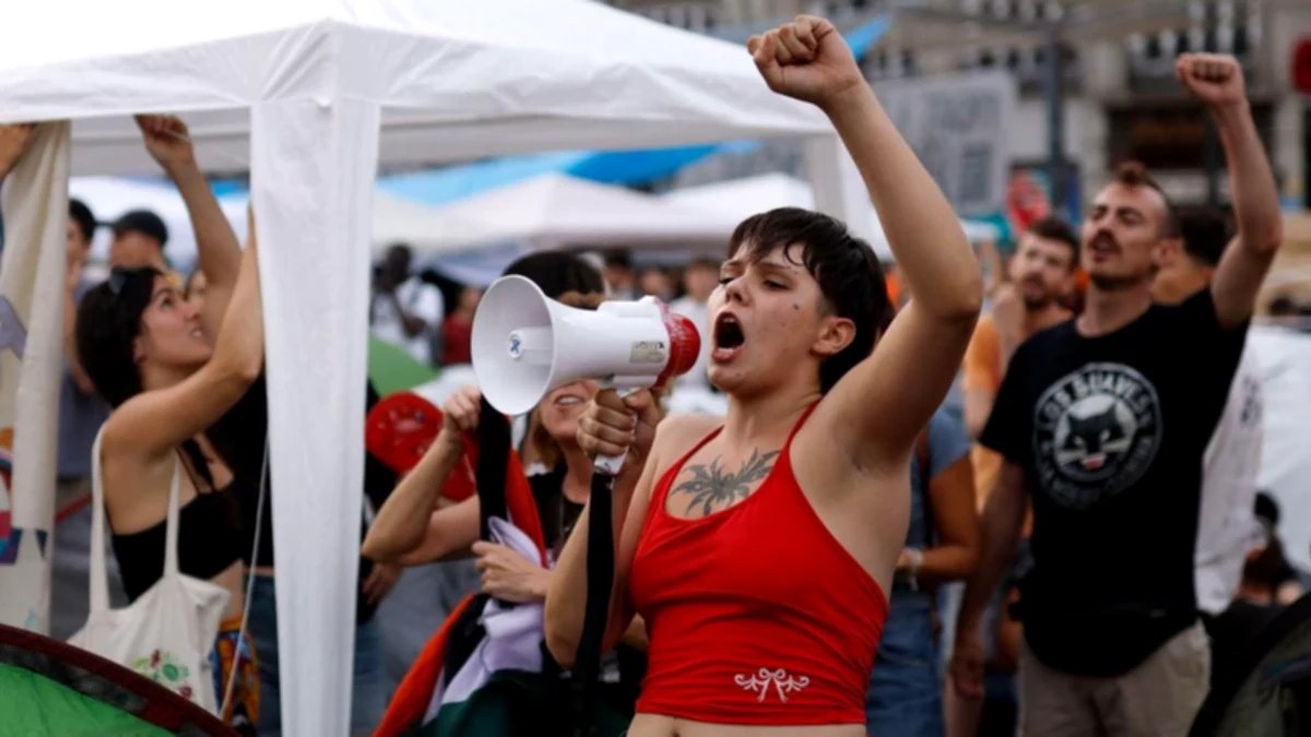 Activist protests en masse in Madrid against the housing crisis that resulted from the movement of the older Maricarmen.