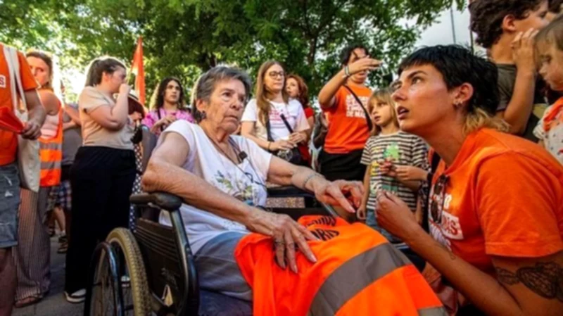 Maricarmen will be able to return to her home after the displacement that focused on the housing crisis in Spain