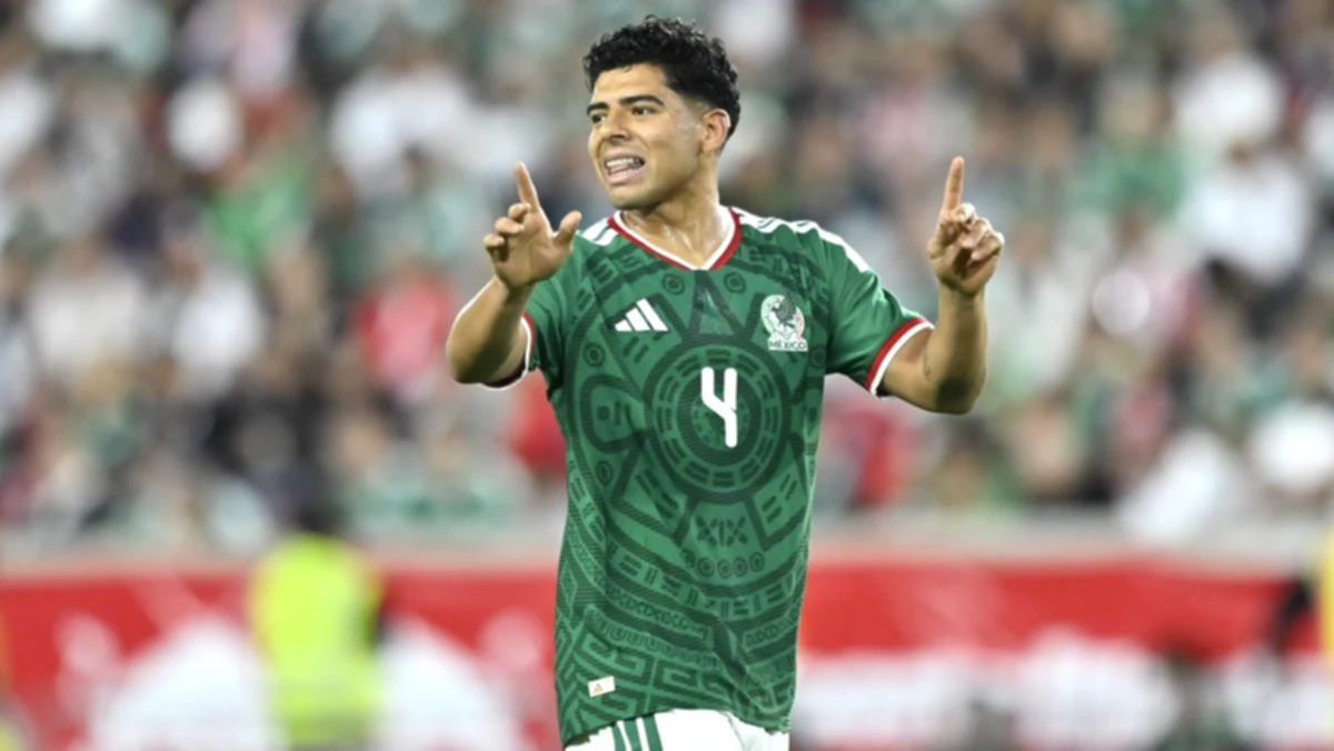 Víctor Guzmán reacted to his first goal with the Mexican national team