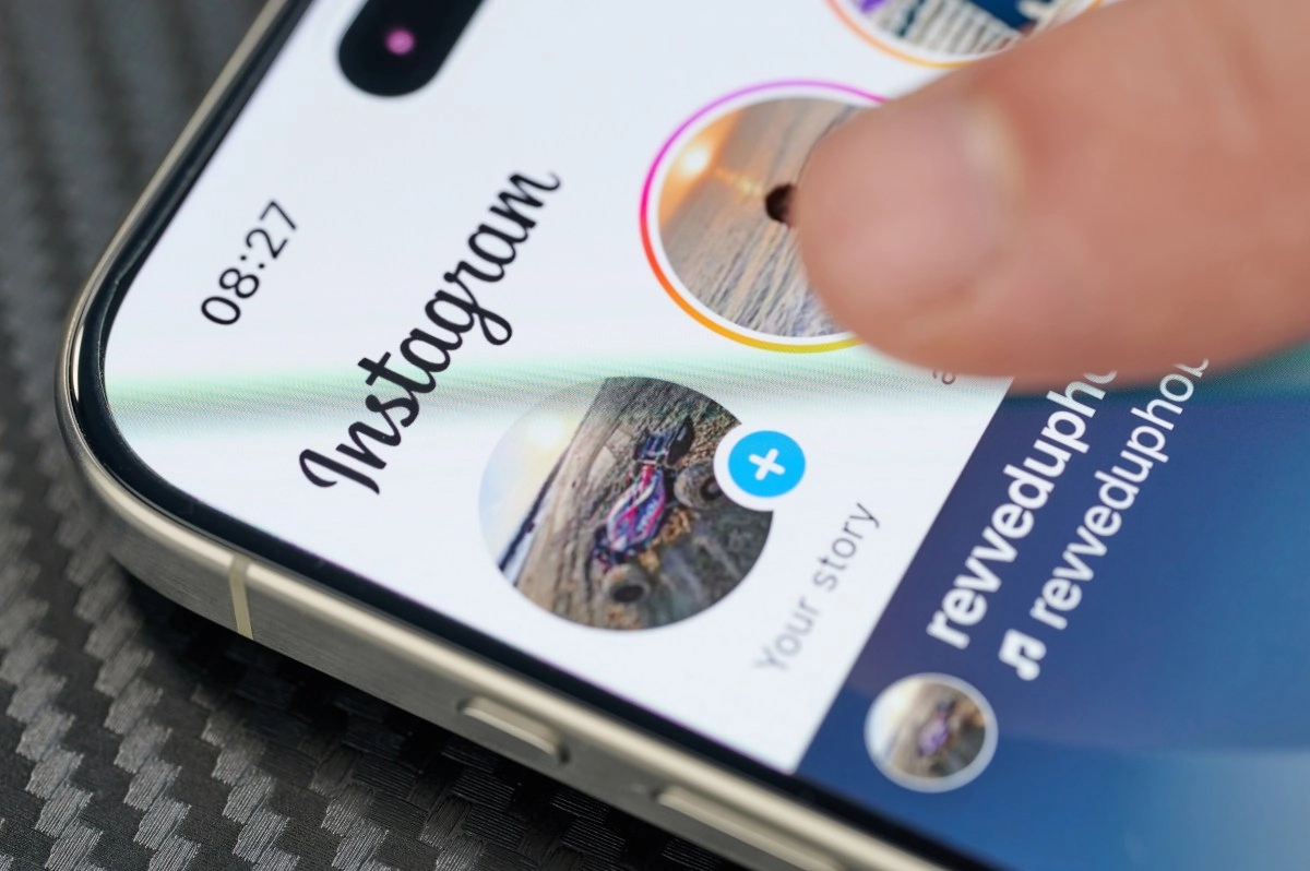 Now you can share Instagram stories from public accounts how to do it
