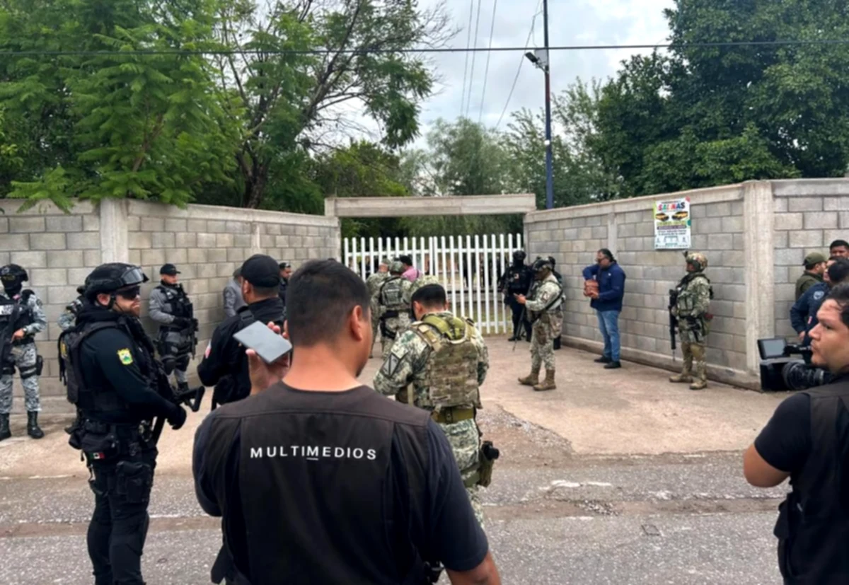 One producer is useless and three are injured in an attack on a high school in northern Mexico.