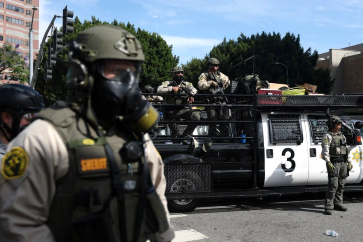 ICE changes rules to stop vehicles and bans high-speed chases