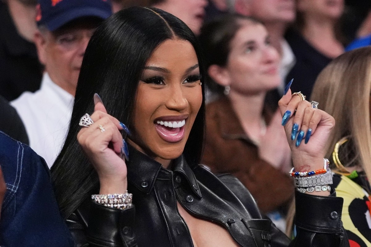 Cardi B teaches Spanish to her daughter Blossom