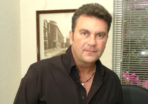 Famous singer calls Mijares a 