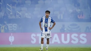 Guillermo Almada gives a wink to a 'jewel' of Mexican football