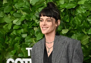 Kristen Stewart offers to direct a remake of Twilight