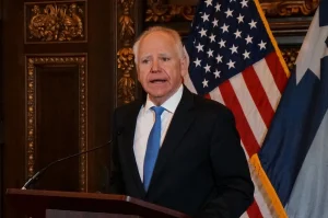 Walz announces mobilization of the National Guard after the death of Alex Pretti at the hands of federal agents