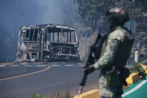 Mexico reports that 25 military personnel died in attacks after operation against 'El Mencho'